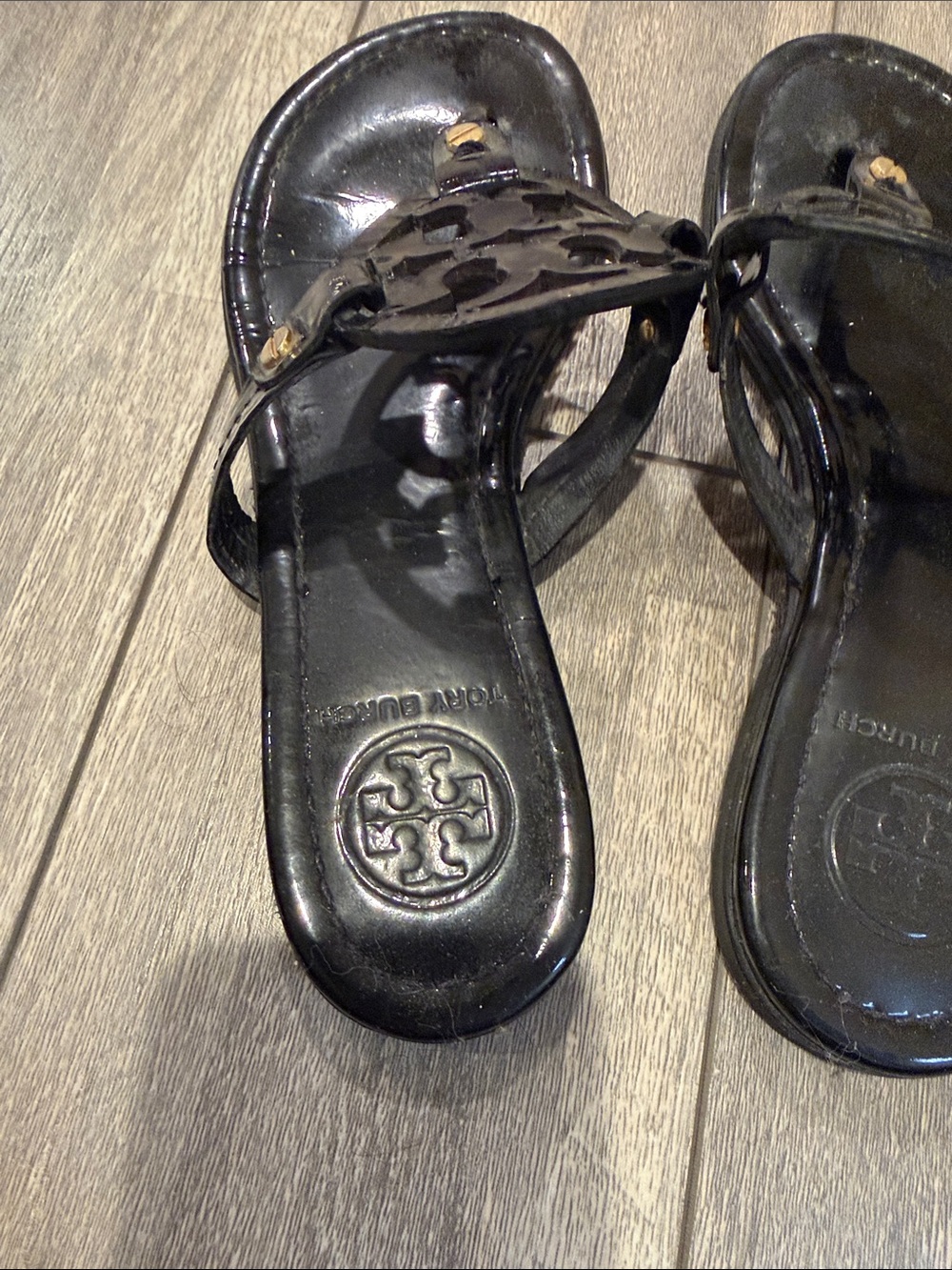 Tory Burch Black Patent Miller Logo Thong Sandals - Picture 3 of 5